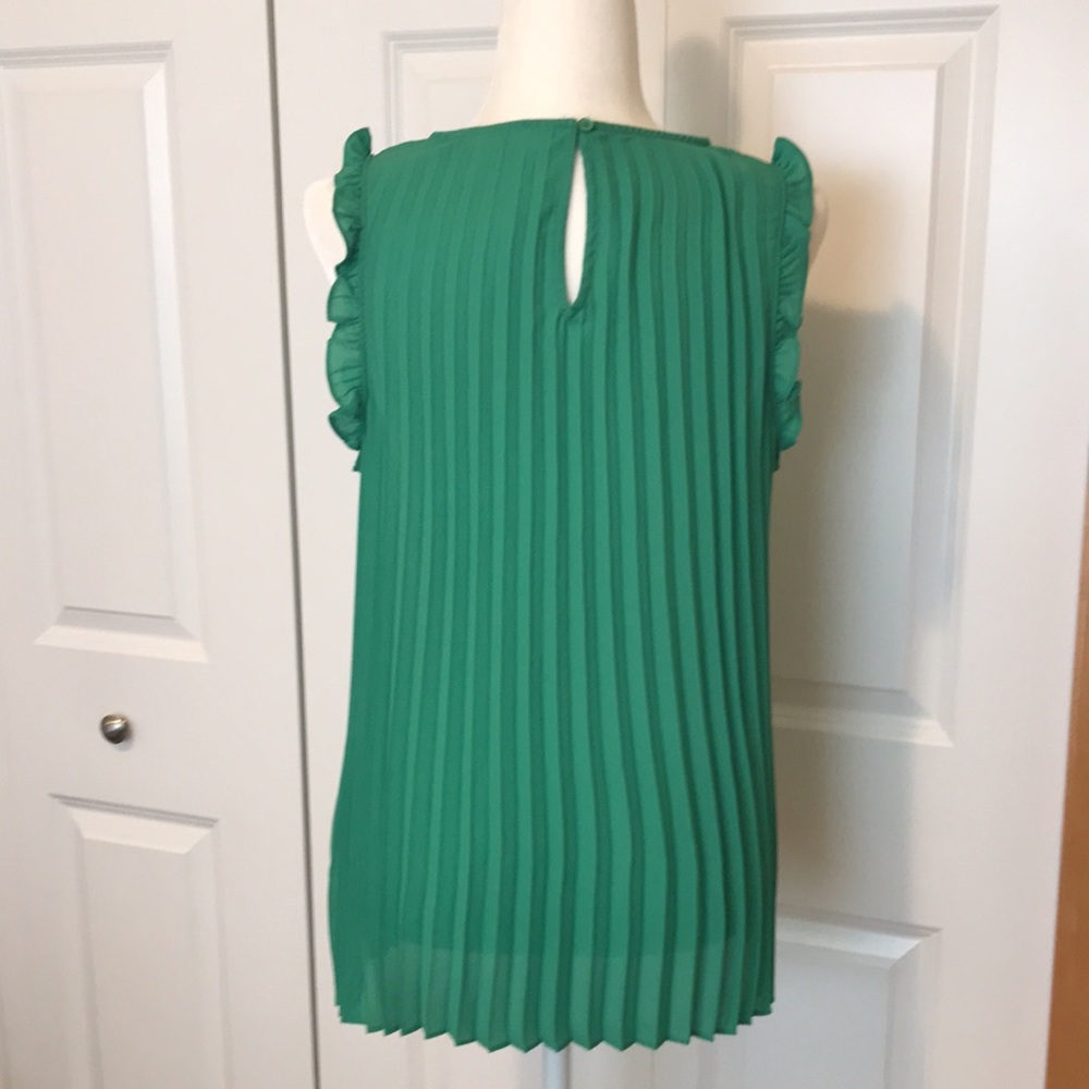 Maurices, NWOT, a-line Kelly green tank with folded accents 🌷 - Picture 3 of 8